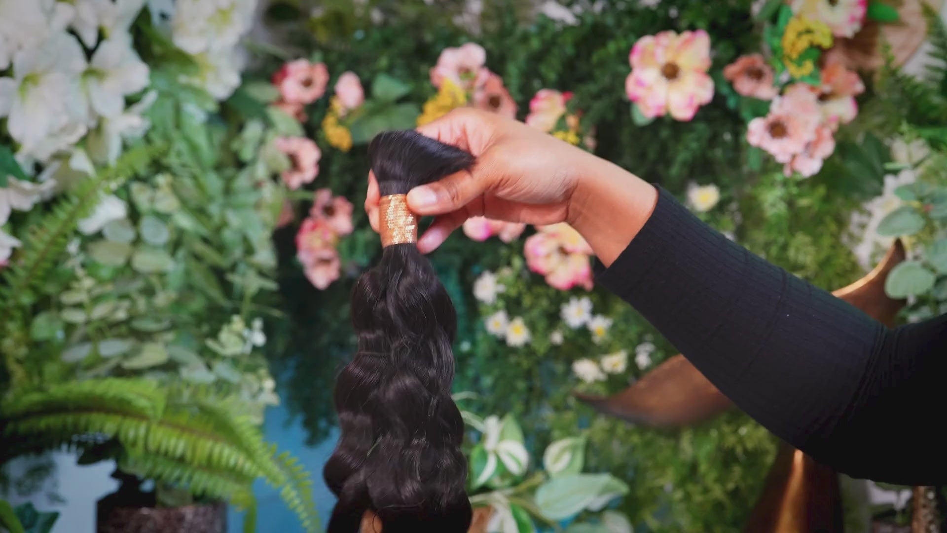 Load video: Bulk Human Braiding Hair Features